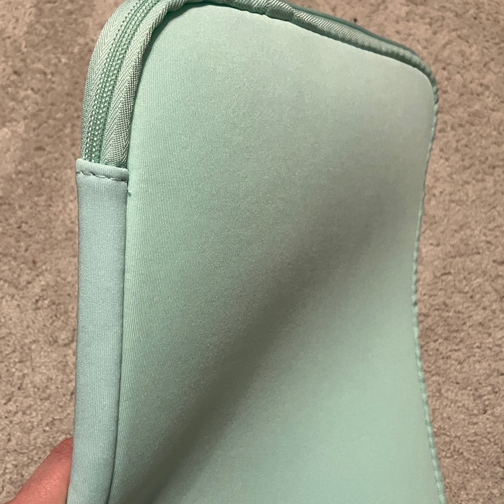 Laptop Case Mint Green 15x11 NWOT - Picture 8 of 8